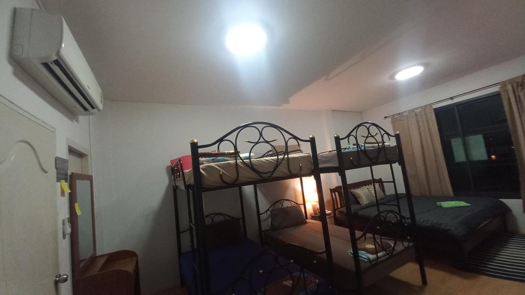 Amaretto Hostel Surat Thani Zewnętrze zdjęcie