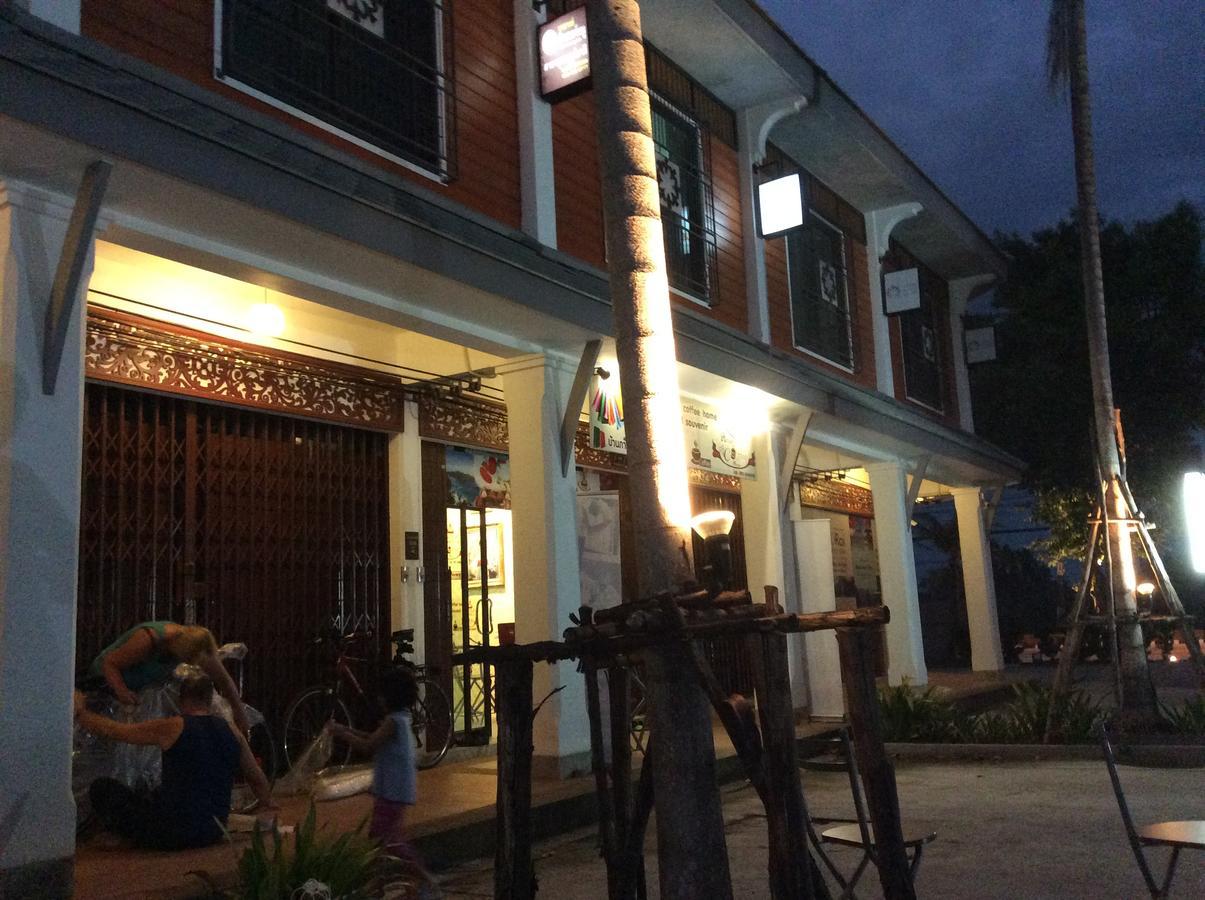 Amaretto Hostel Surat Thani Zewnętrze zdjęcie